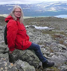 Arja Sundqvist patikkaretkellä